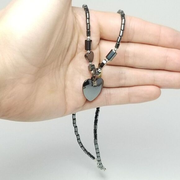 Vintage Beaded Hematite Gray Silver Tone Heart Shape Pendant Necklace, 90s Style - Picture 3 of 5